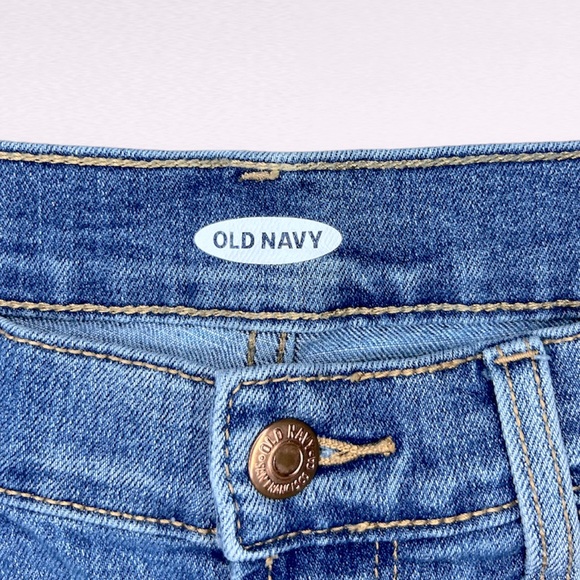 Old Navy Light Wash Midi Shorts - Picture 4 of 4